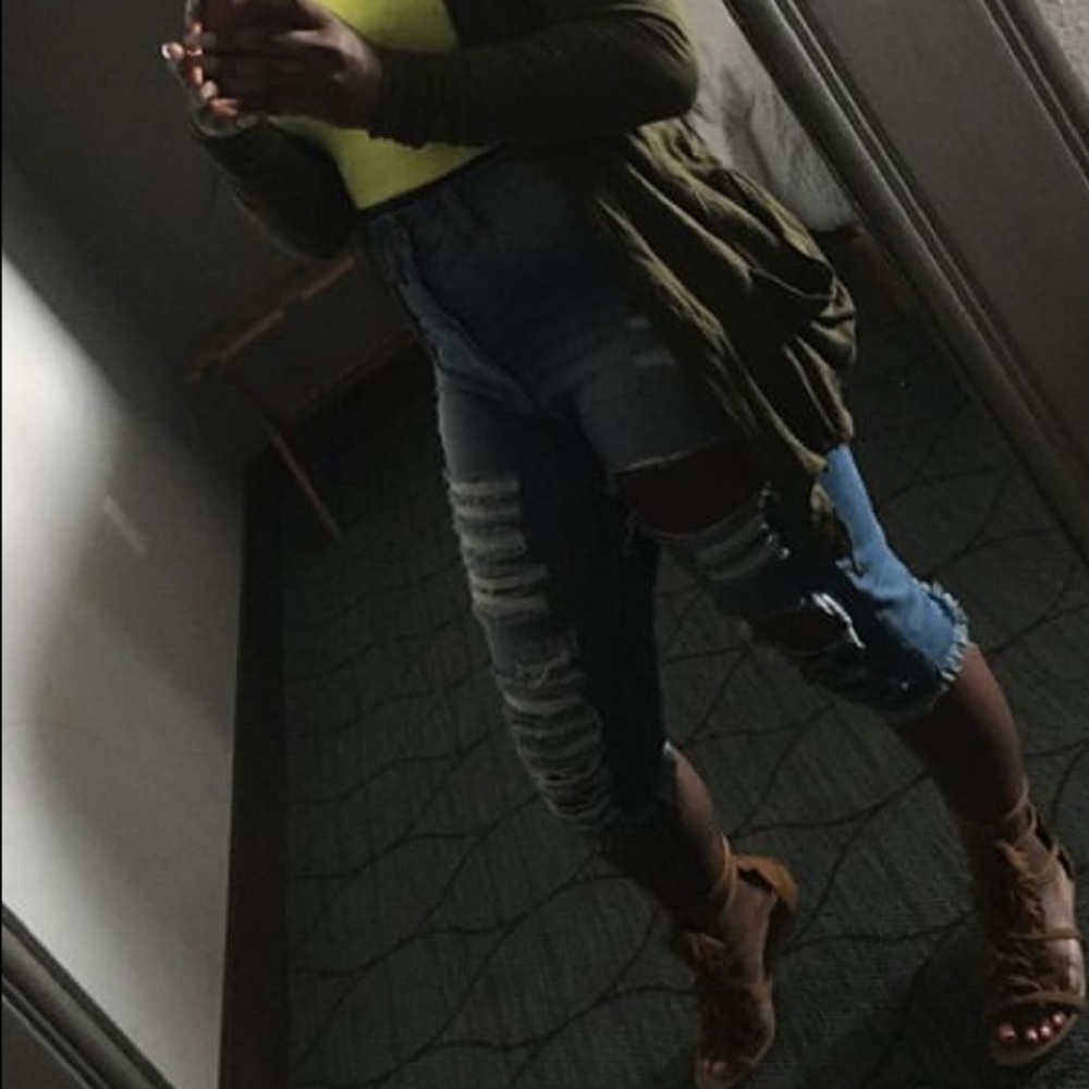 Fashion House Denim Ripped Capris